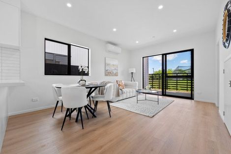Photo of property in 1/18 Albert Road, Kelston, Auckland, 0602