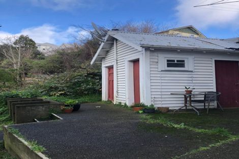 Photo of property in Carillion/the Knoll, 33 Thompson Street, Mount Cook, Wellington, 6011