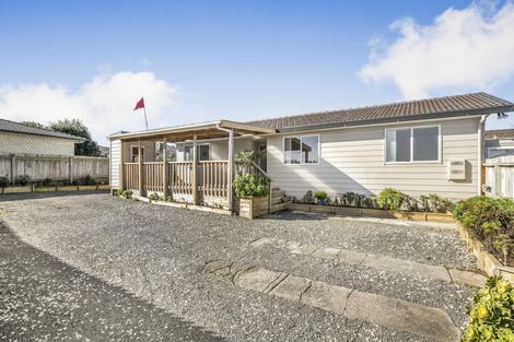 Photo of property in 2/17 Etherton Drive, Weymouth, Auckland, 2103