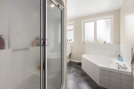 Photo of property in 122 Donald Street, Karori, Wellington, 6012