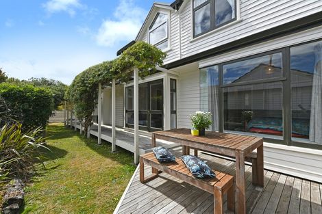 Photo of property in 15 Whirinaki Crescent, Heretaunga, Upper Hutt, 5018