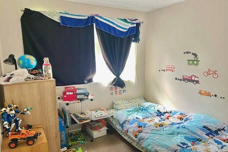 Photo of property in 16 Jenanne Place, Totara Vale, Auckland, 0629