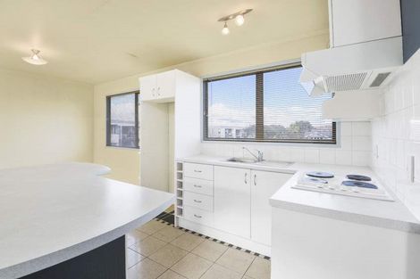 Photo of property in 18 Keats Place, Blockhouse Bay, Auckland, 0600