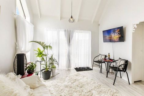 Photo of property in 1 Fantail Court, Orewa, 0931