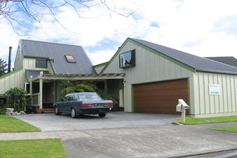 Photo of property in 9 Heathcote Place, Fitzherbert, Palmerston North, 4410