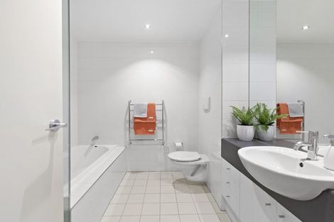 Photo of property in Sanctum Apartment, 10 Ebor Street, Te Aro, Wellington, 6011