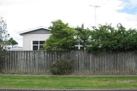 Photo of property in 2 Root Street, Gisborne, 4010
