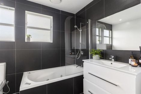 Photo of property in 17b Roseneath Place, Birkdale, Auckland, 0626