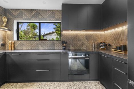 Photo of property in 127 Bethells Road, Waitakere, 0781