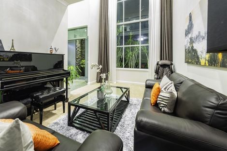 Photo of property in 28 Leburn Crescent, Flat Bush, Auckland, 2016