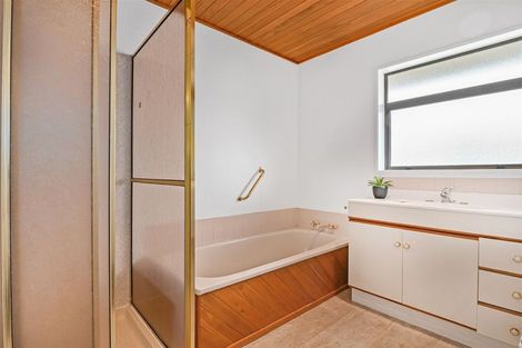 Photo of property in 2/1 Thorrington Road, Cashmere, Christchurch, 8022