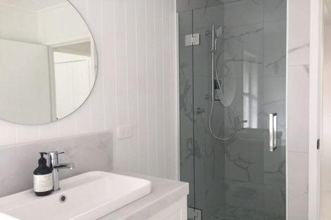 Photo of property in 4/64 Seacliffe Avenue, Belmont, Auckland, 0622