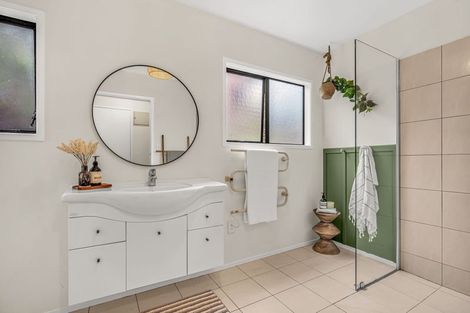 Photo of property in 6 Rautawhiri Road, Helensville, 0800