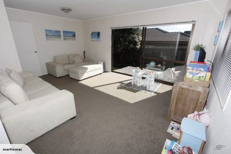 Photo of property in 1/79 Aberfeldy Avenue, Highland Park, Auckland, 2010