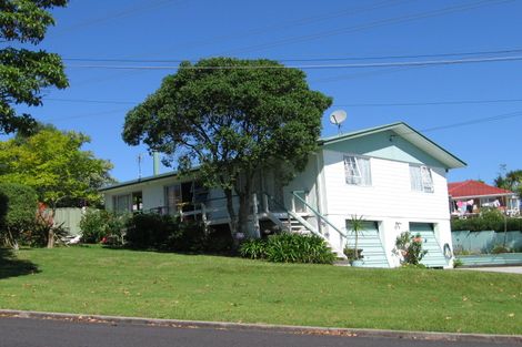 Photo of property in 22 Barton Street, Blockhouse Bay, Auckland, 0600