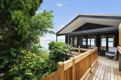 Photo of property in 38 Napier Street, Karaka Bays, Wellington, 6022