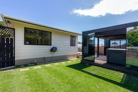 Photo of property in 76 Omapere Street, Whitby, Porirua, 5024