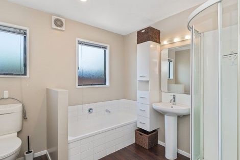 Photo of property in 4 Glenburn Place, Avonhead, Christchurch, 8042