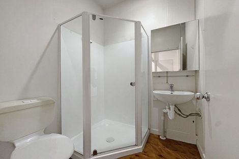 Photo of property in Endeavour Apartments, 19/125 Thorndon Quay, Pipitea, Wellington, 6011