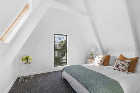 Photo of property in 117 Gloaming Hill, Titahi Bay, Porirua, 5022