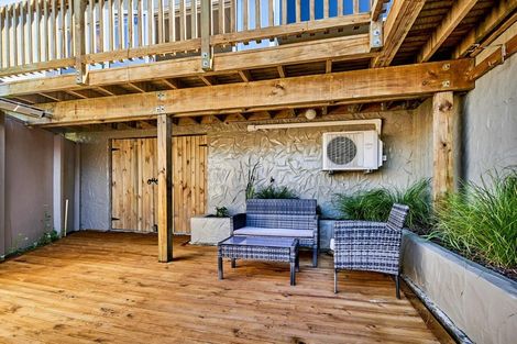 Photo of property in 33 Acacia Avenue, Maungaraki, Lower Hutt, 5010