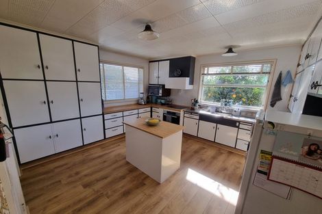 Photo of property in 197 Bridge Street, Bulls, 4818