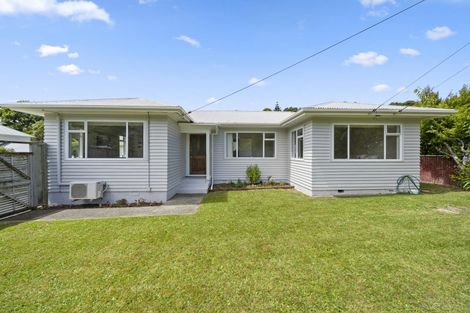 Photo of property in 6 Park Avenue, Tawa, Wellington, 5028