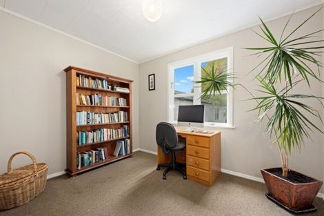 Photo of property in 15 Whirinaki Crescent, Heretaunga, Upper Hutt, 5018