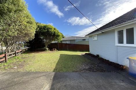 Photo of property in 50 Awaroa Road, Sunnyvale, Auckland, 0612