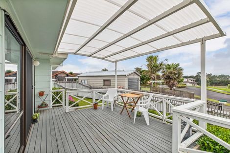 Photo of property in 46 Edgewater Parade, Waiuku, 2123