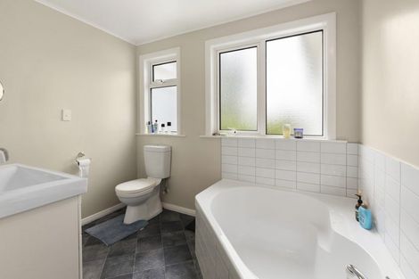 Photo of property in 122 Donald Street, Karori, Wellington, 6012