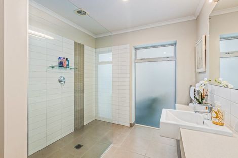 Photo of property in 54 Pohutukawa Avenue, Red Beach, 0932