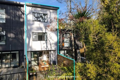 Photo of property in 27 Tokai Place, Glen Eden, 0602