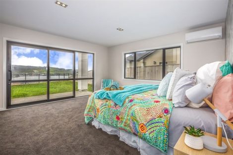 Photo of property in 19 Wangapeka Way, Aotea, Porirua, 5024
