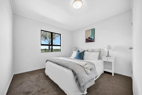 Photo of property in 10 Marco Place, Highland Park, Auckland, 2010