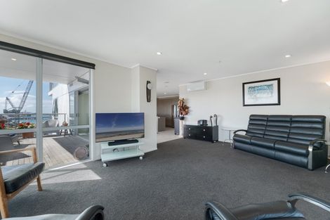 Photo of property in 15/72a Devonport Road, Tauranga, 3110