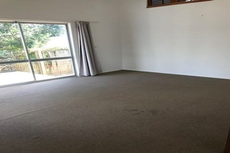 Photo of property in 1/32 Knightsbridge Drive, Forrest Hill, Auckland, 0620