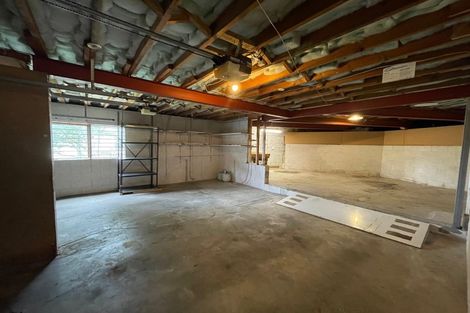 Photo of property in 27 Chatsworth Crescent, Pakuranga Heights, Auckland, 2010