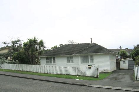 Photo of property in 2 Loasby Crescent, Newlands, Wellington, 6037