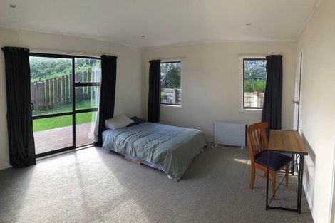 Photo of property in 29 Deverell Place, Northcross, Auckland, 0632