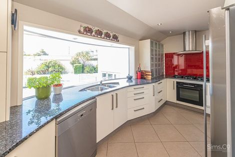 Photo of property in 2 Burtts Road, Durie Hill, Whanganui, 4500