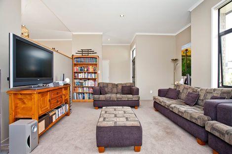 Photo of property in 29 Canyon Drive, Oteha, Auckland, 0632