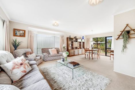 Photo of property in 70 Bob Charles Drive, Golflands, Auckland, 2013