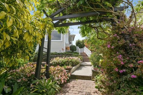 Photo of property in 17 Sixth Avenue, Tauranga, 3110