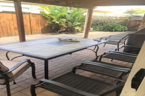 Photo of property in 14 Corta Bella Place, Golflands, Auckland, 2013