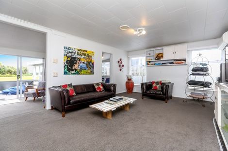 Photo of property in 30 Tasman Parade, Oakura, 4314