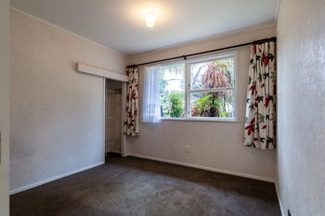 Photo of property in 35 Castleford Street, Green Bay, Auckland, 0604