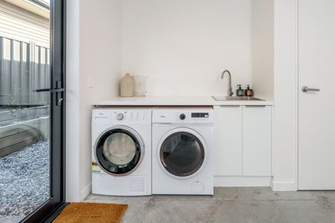 Photo of property in 10 Scurr Terrace, Wanaka, 9305