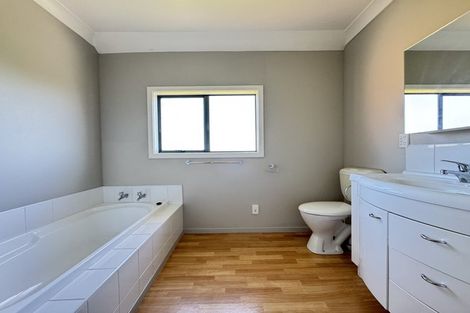 Photo of property in 40a Landsdowne Terrace, Karori, Wellington, 6012