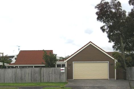 Photo of property in 4 Monet Grove, West Harbour, Auckland, 0618